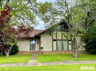 111 E 10th St, Metropolis, IL 62960