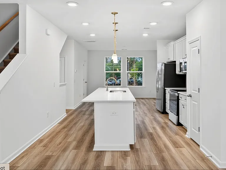 4633 Forest Hills Dr — Photo 9