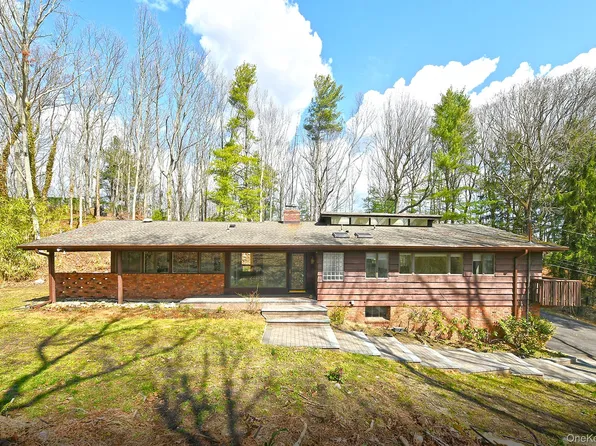 10 Ponderosa Drive, Melville, NY 11747