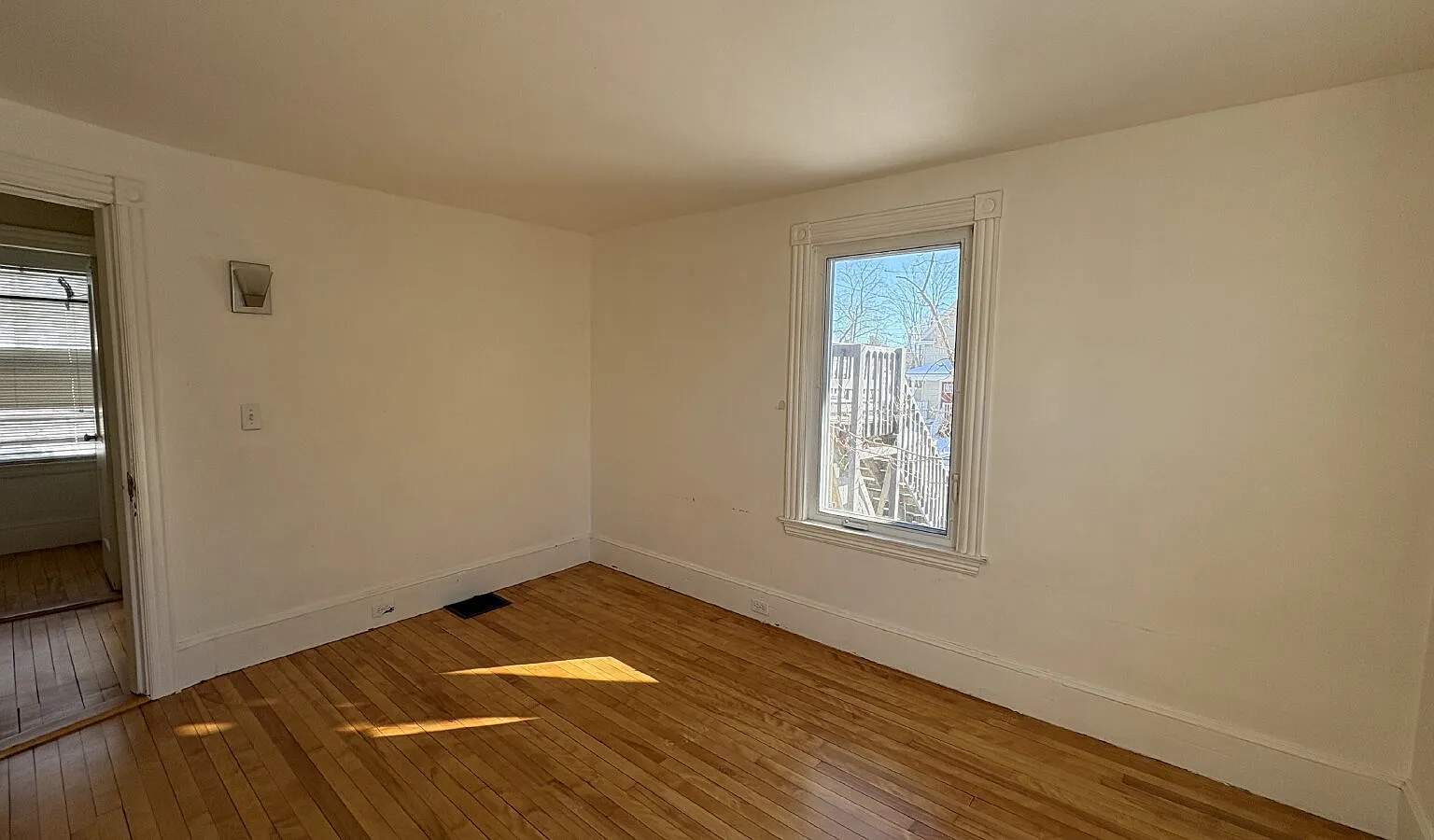 3 bed, 1.5 bath, 1248 sqft, $2,895 — Photo 2