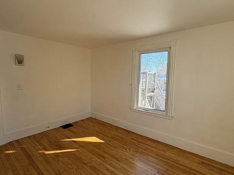 670 Main St — Photo 2