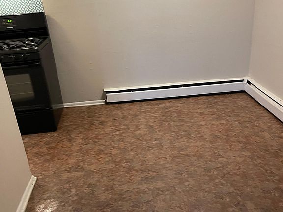 3rd image of 2601 Commercial Ave APT 6