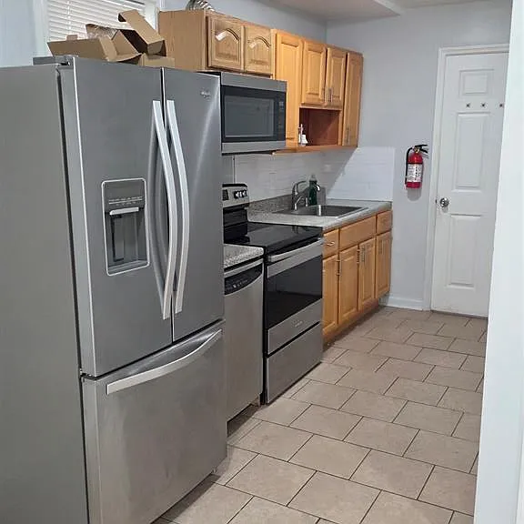 138 Lafayette St — Photo 2