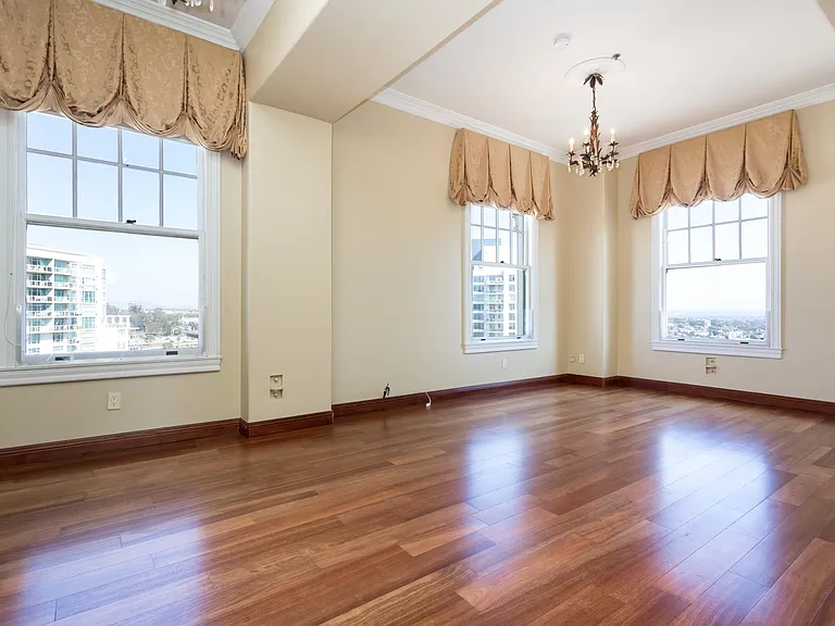 702 Ash St #1500 — Photo 15