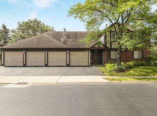 231 Stanhope Dr UNIT C, Willowbrook, IL