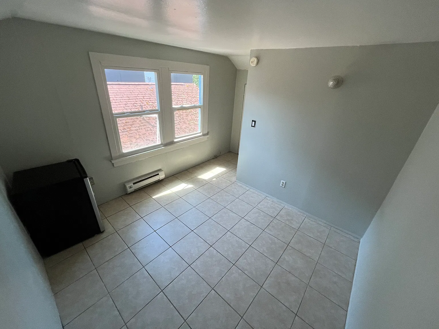 6 bed, 2500 sqft, $600 — Photo 1