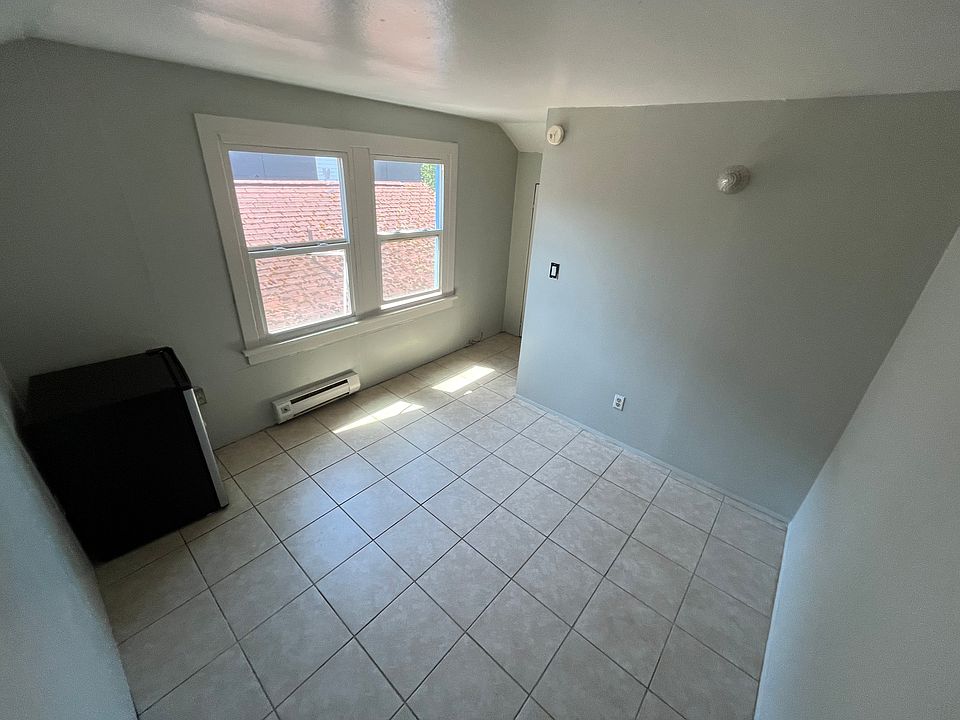 1st image of 4049 7th Ave NE #8