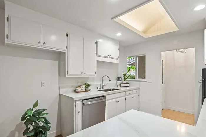 826 Fife Way — Photo 5