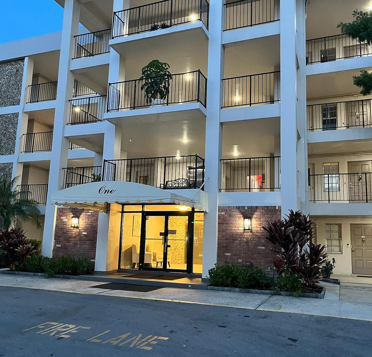 2800 N Palm Aire Drive #401