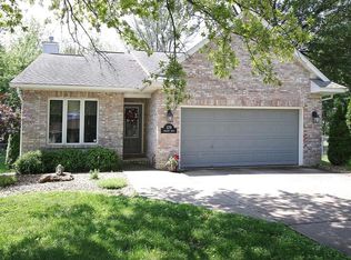 129 Springer Dr, Godfrey, IL 62035