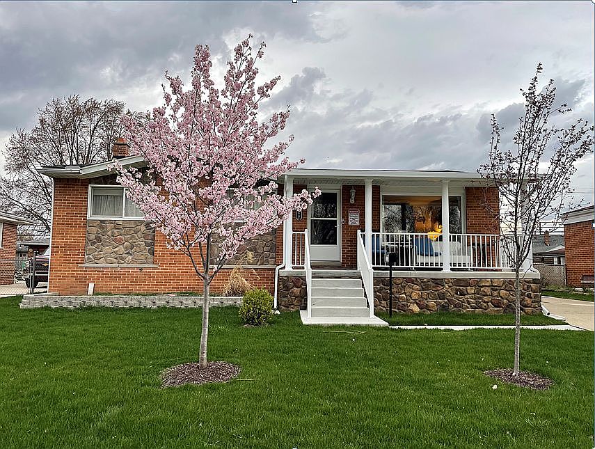 1st image of 29660 Maplewood St