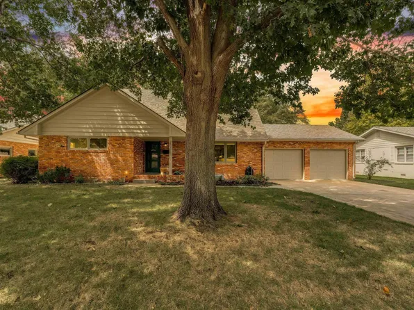 2605 Derenda Dr, Hutchinson, KS 67502
