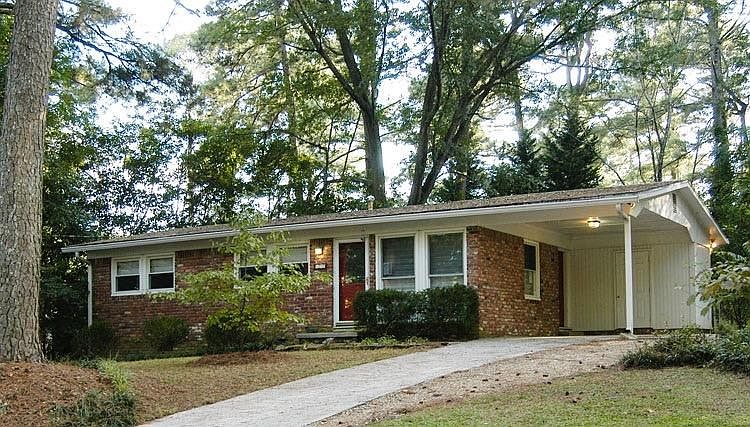 Mid-century ranch home living