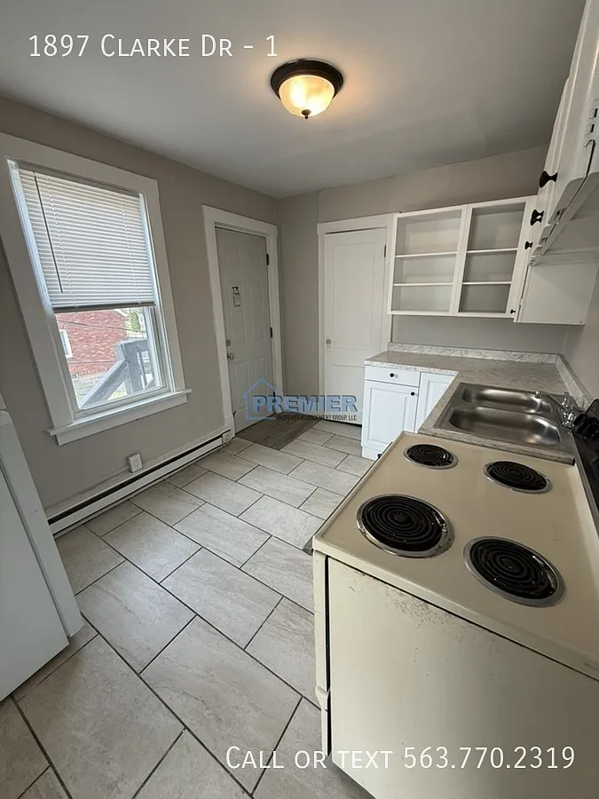 3 bed, 951 sqft, $1,200 — Photo 3