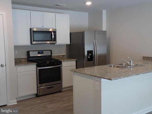 3rd image of 31 W Fairfax St Lot 8