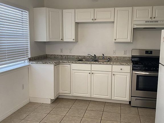 3rd image of 247 W Elm St