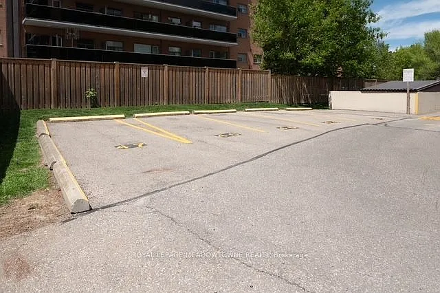 1017 Seneca Ave #508 — Photo 29