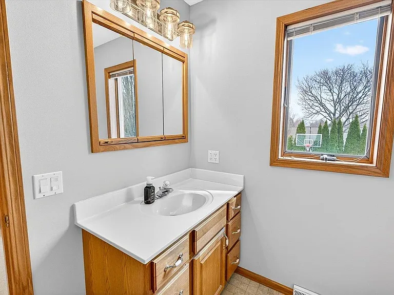 1010 Ganser Dr — Photo 18