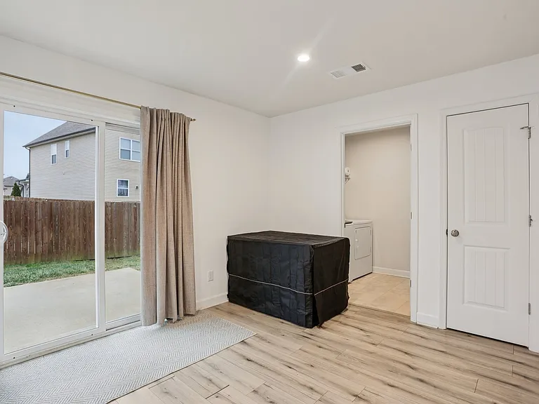 207 Mount Royal Ct — Photo 17