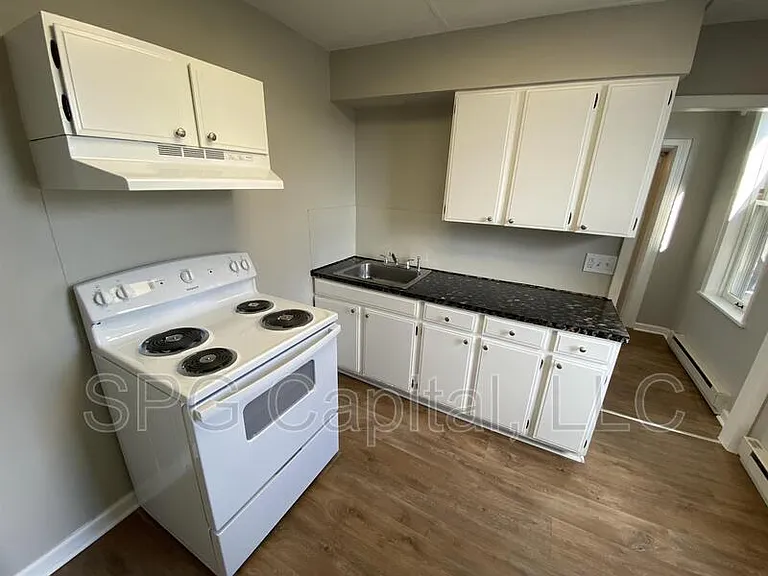 637 York St — Photo 7