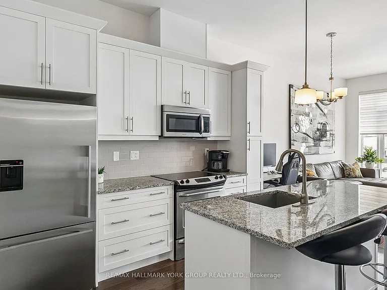 15277 Yonge St #11 — Photo 11