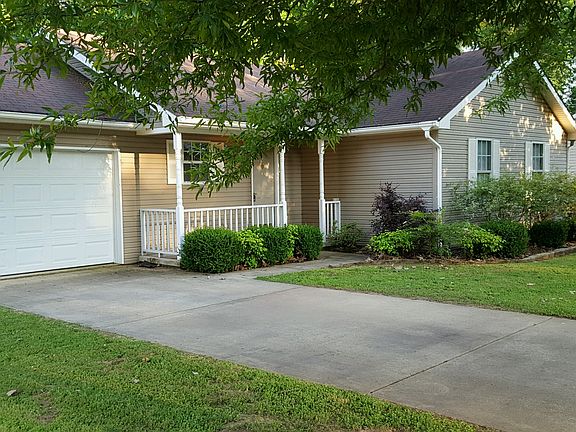 3rd image of 2924 Green Leaf Dr