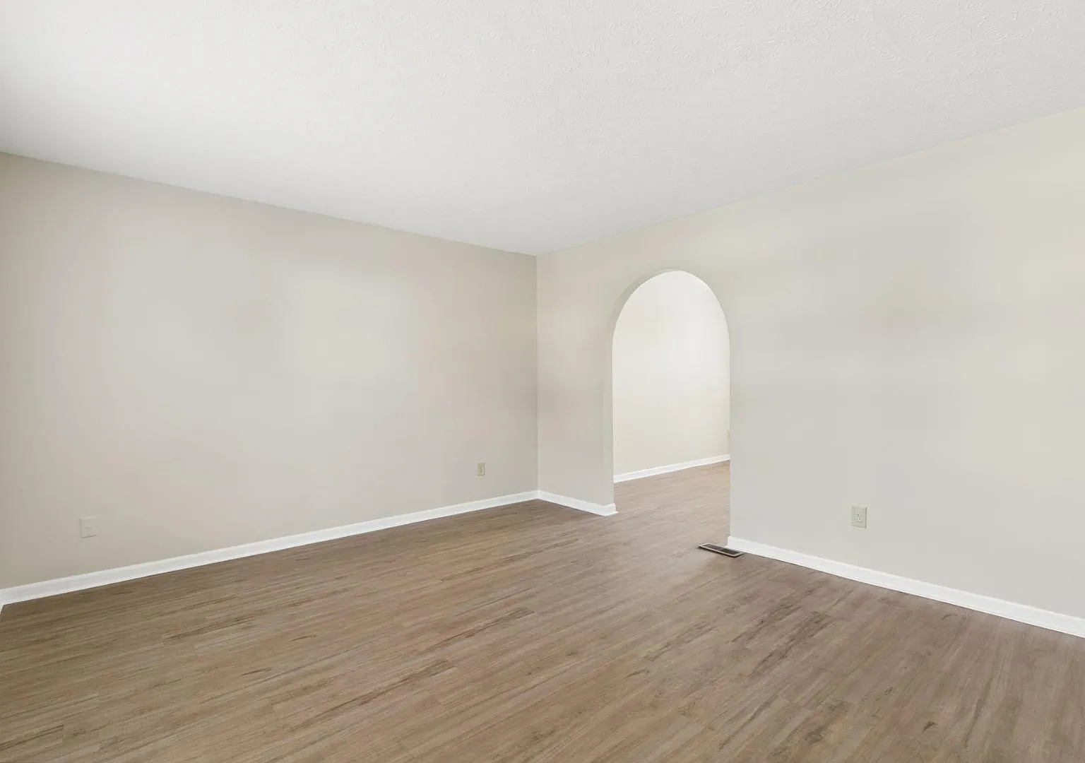 4611 Thornoak Dr — Photo 3