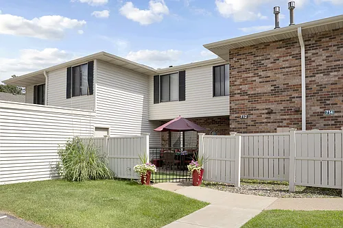 Auburn Townhomes Photo 1