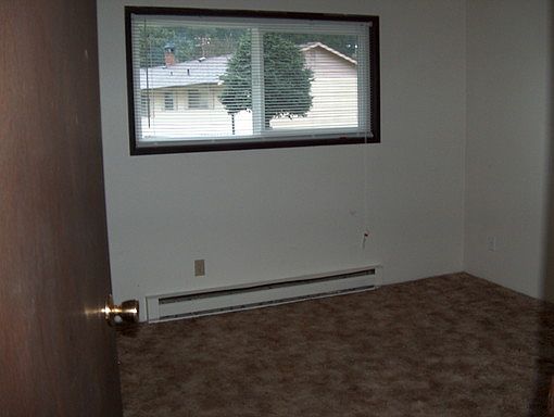 3rd image of 420 Oakhurst Dr