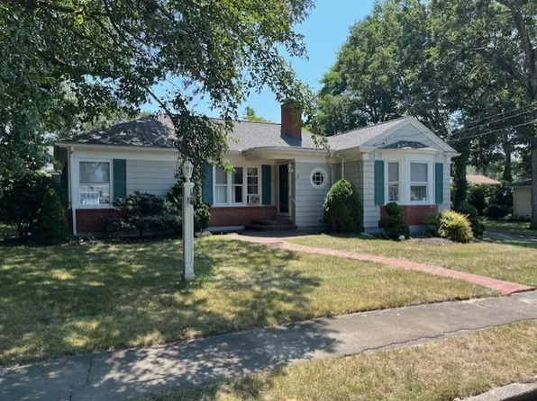 44 Sheldon St, Dartmouth, MA 02747