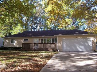 8000 Maple Ln, Prairie Village, KS 66208