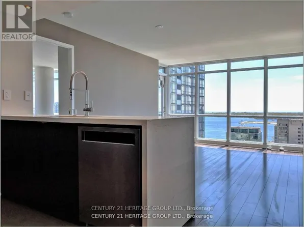 15 Fort York Blvd #1910, Toronto, ON M5V 3Y4