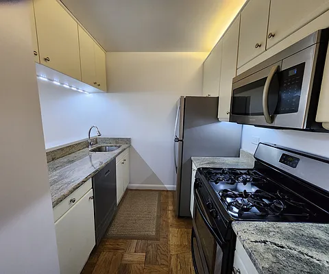 Rented by Yoram Adin, LREB | media 30