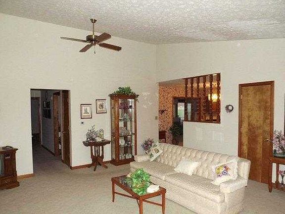 4th image of 1210 Cypress Dr