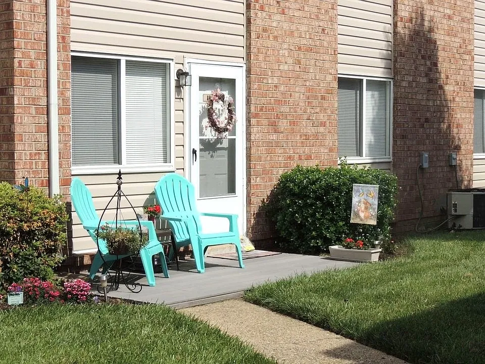 Mineola Dr