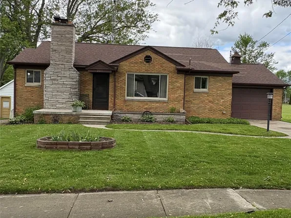 221 Grove St, Otisville, MI 48463
