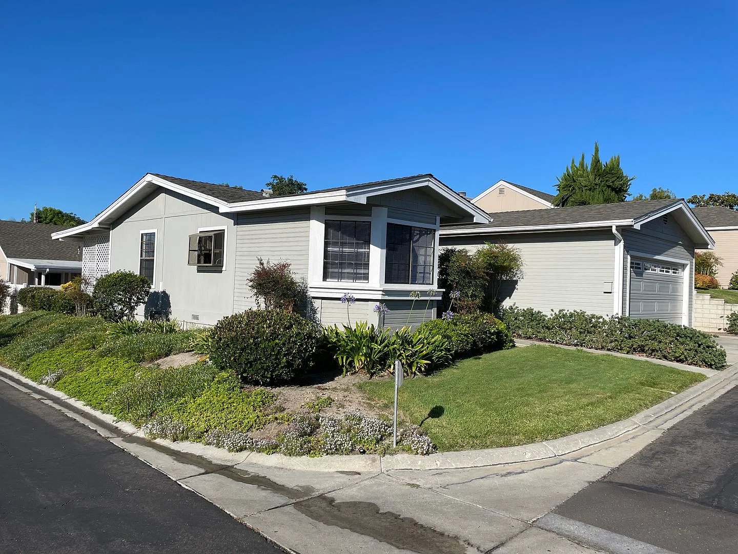 Charming Two Bedroom Home in 55+ Emerald Lake Village! — Photo 4