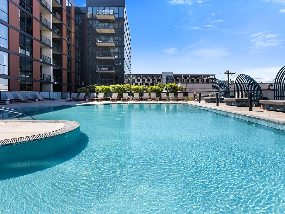 Sparkling Outdoor Pool at The Mason Apartments in Chicago, IL 60607