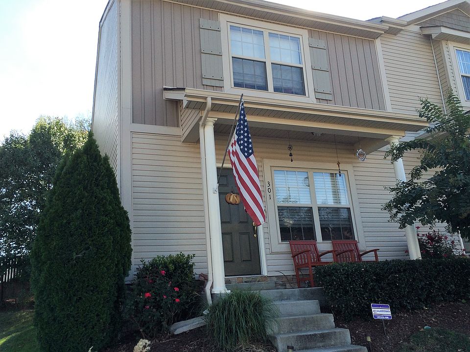 Well maintained entry