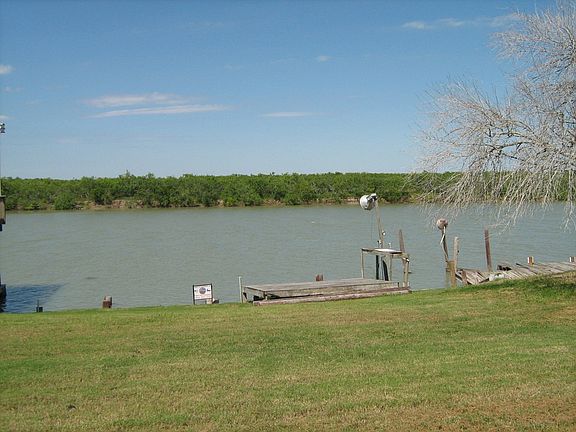 VINYL SEA WALL, CASTING PLATFORM,CLEANING STATION ON THE ARROYO