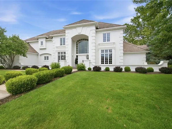 6517 Ridge Rd, Parkville, MO 64152