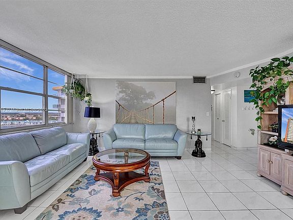 5th image of 1301 Miami Gardens Dr APT 1626W