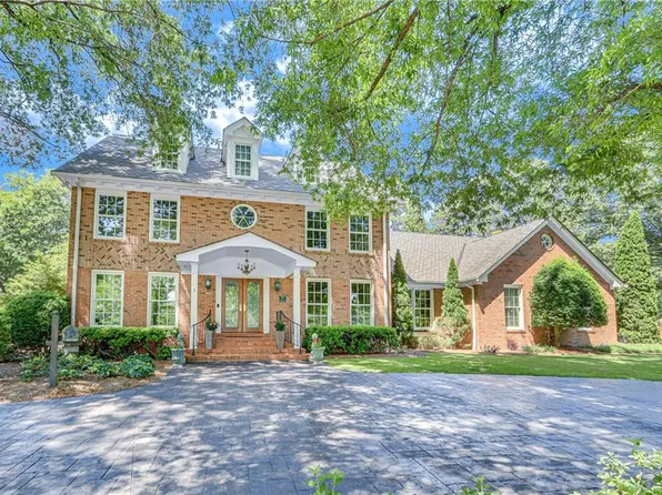 516 Tommy Aaron Dr, Gainesville, GA 30506