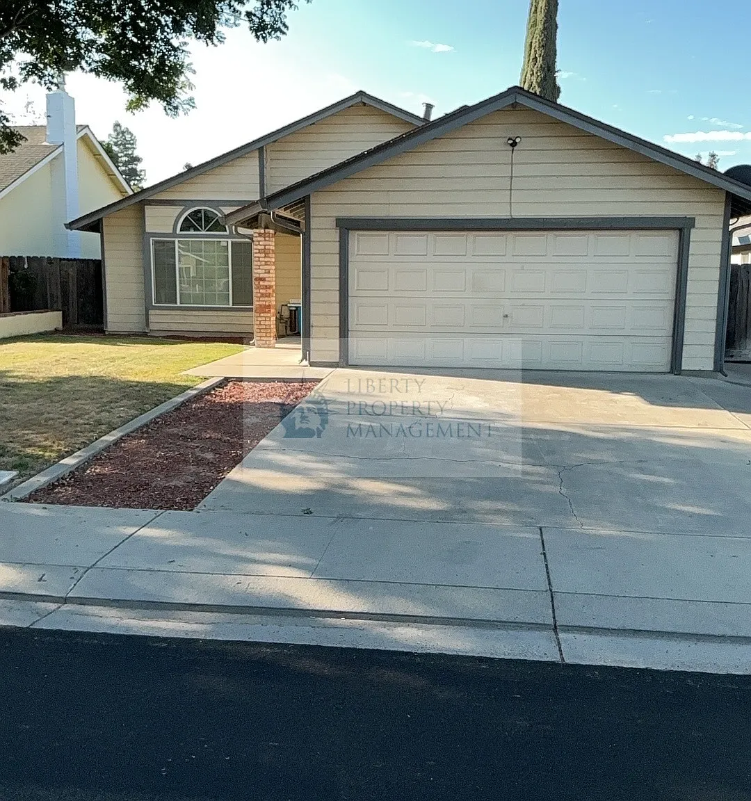 3 bed, 1357 sqft, $2,095 — Photo 1