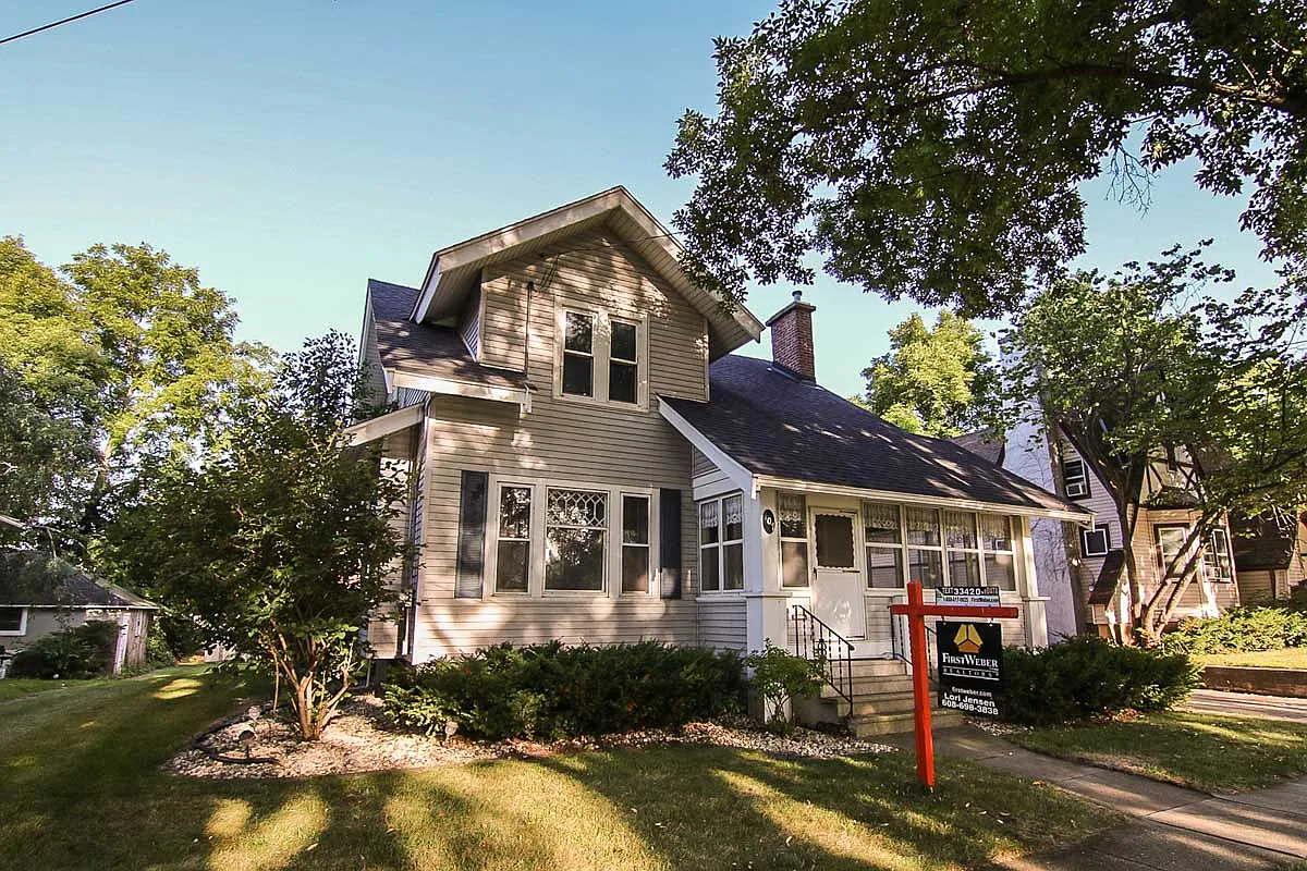 107 Clarence St photo 1