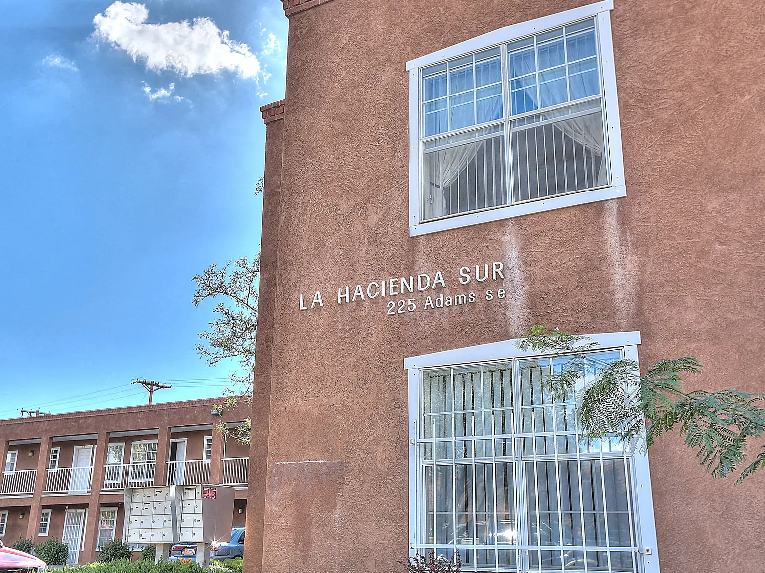 Hacienda Sur Apartments — Photo 3