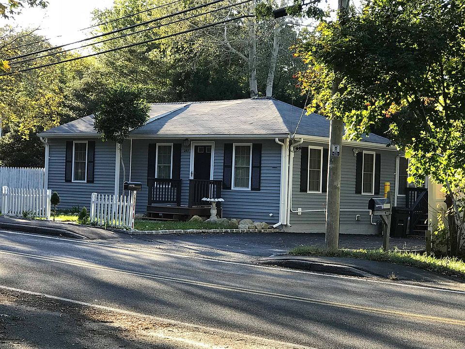 2nd image of 293 Old Craigville Rd
