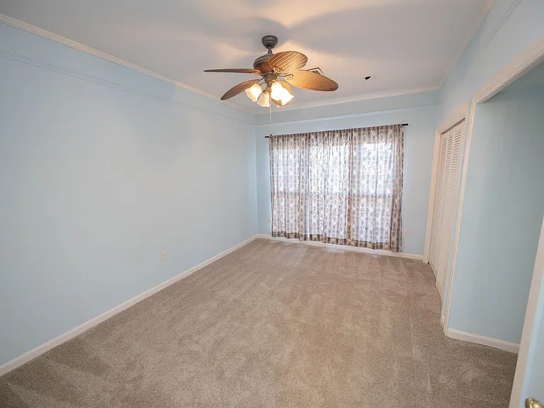 2043 Hazel Hedge Ln — Photo 11