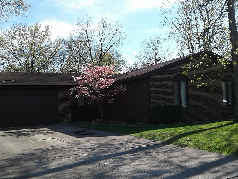 1st image of 209 W Charter Dr