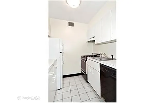 Rented by Douglas Elliman | media 18